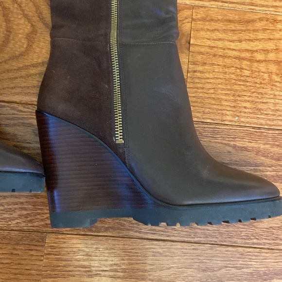 Michael Kors Leather & suede wedge boots in the color brown. - Picture 4 of 5